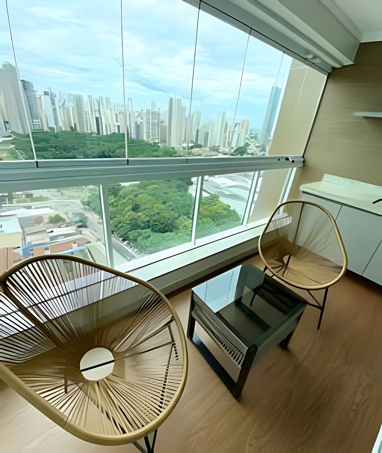 Charme e conforto com varanda e vista livre #2302