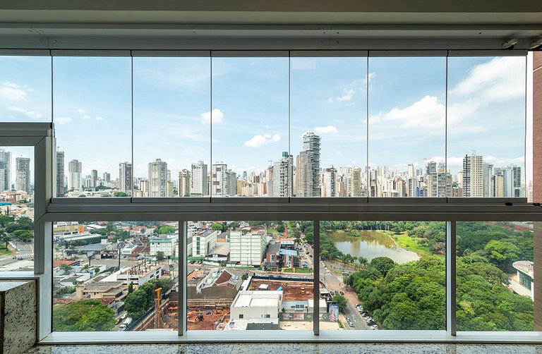 Luxuoso Apto c/varanda e vista p/ Parque Vaca Brava