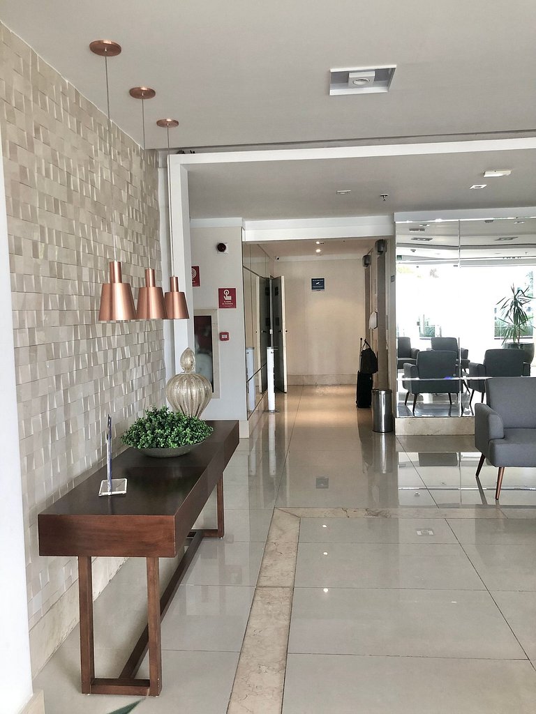 #3002- Cond. c/Piscina e Vista Encantadora @Bueno