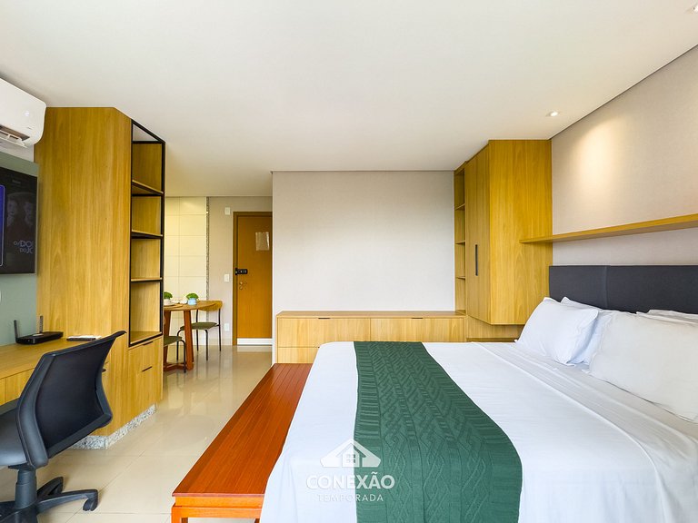 Work and Leisure: Queen Bed, Modern Design @Bueno #TH604