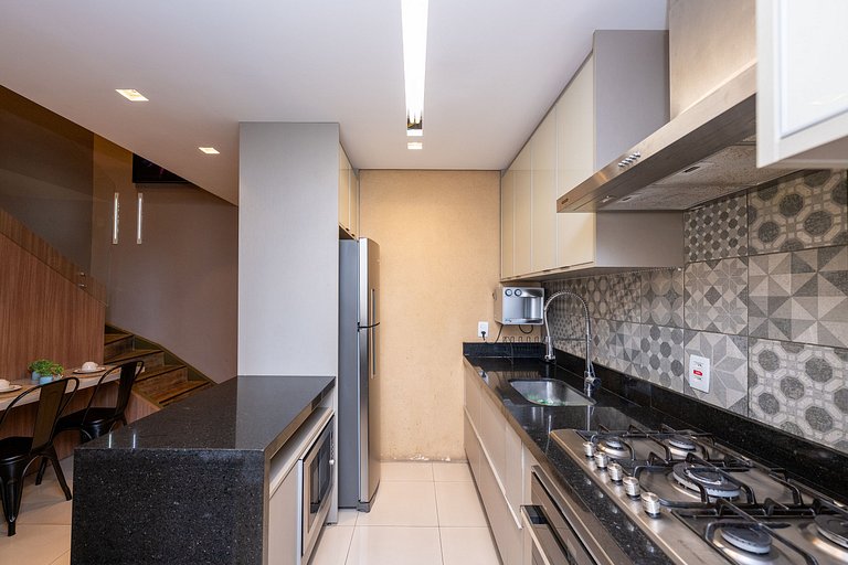 Luxurious 2-Bedroom Duplex with Gourmet Balcony #THP314