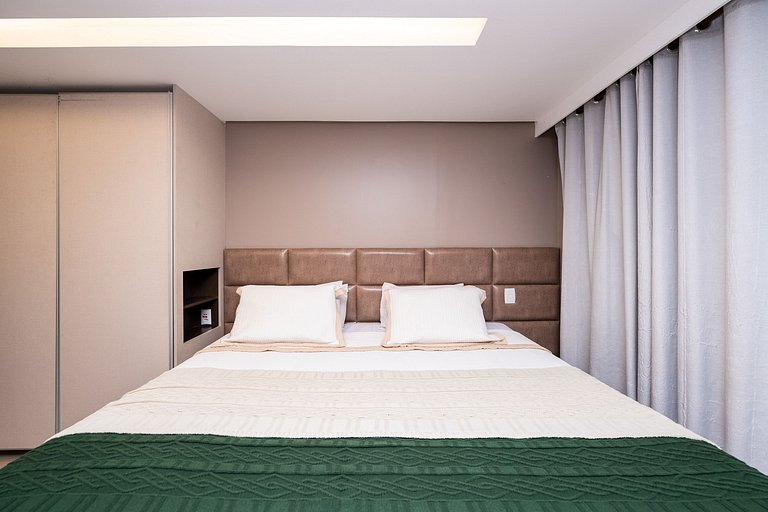 Luxurious 2-Bedroom Duplex with Gourmet Balcony #THP314