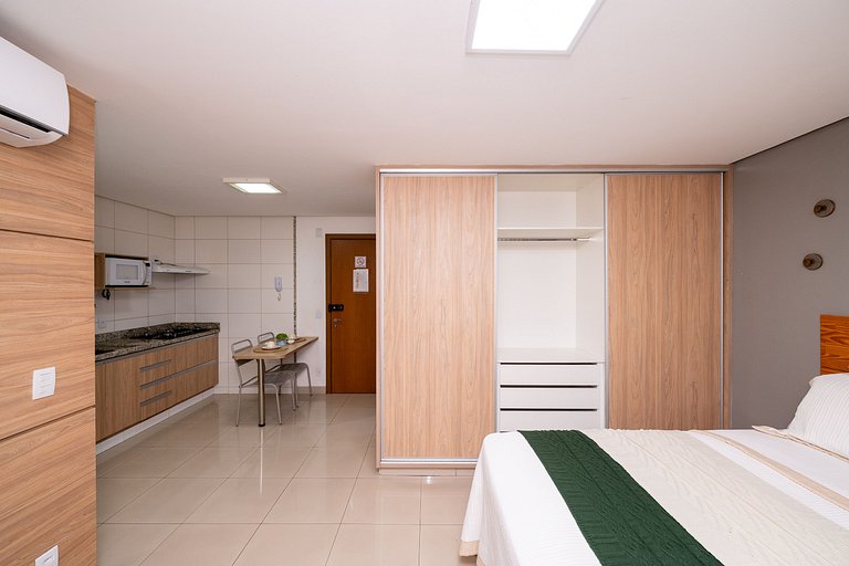 Flat em Cond. com piscina, Setor Bueno- #608