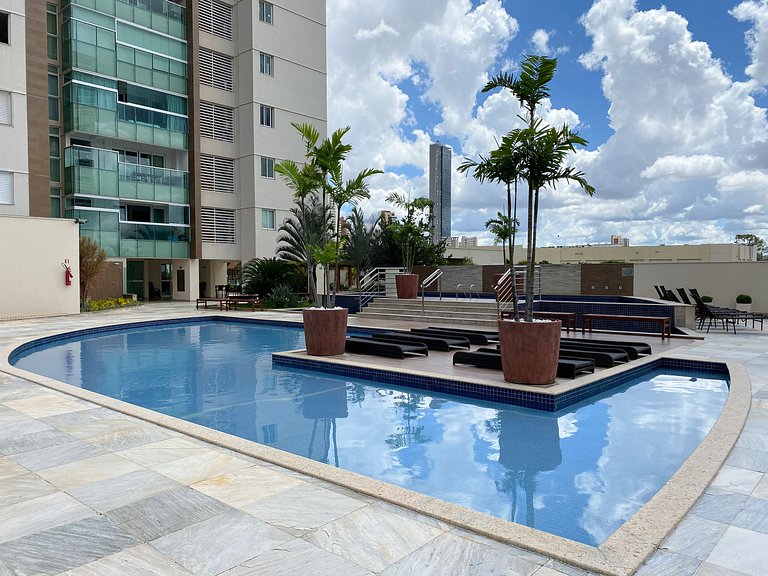 Charme e conforto com varanda e vista livre #2302