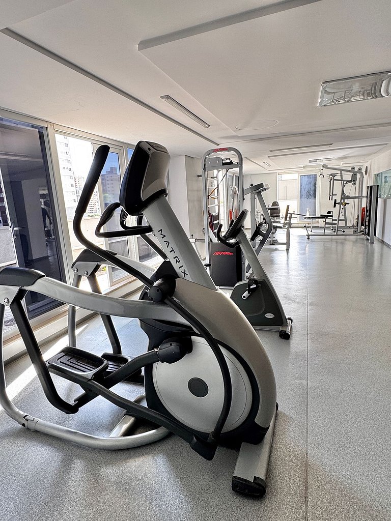 Seu lar no Setor Bueno: 2Q| Cond. c/piscina| Wi-Fi