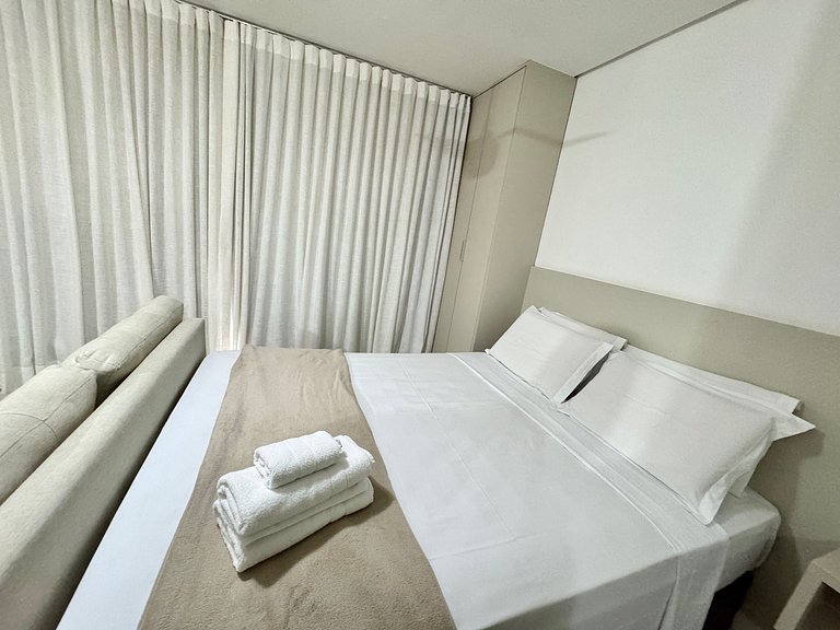 Studio in condo with pool, gym, garage #1007