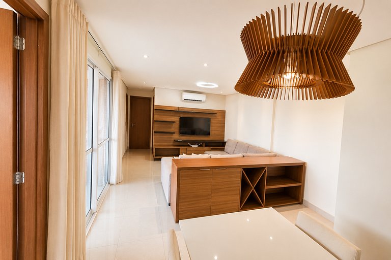 Apartamento 2Q premium c/ Wi-Fi e garagem | Setor Bueno