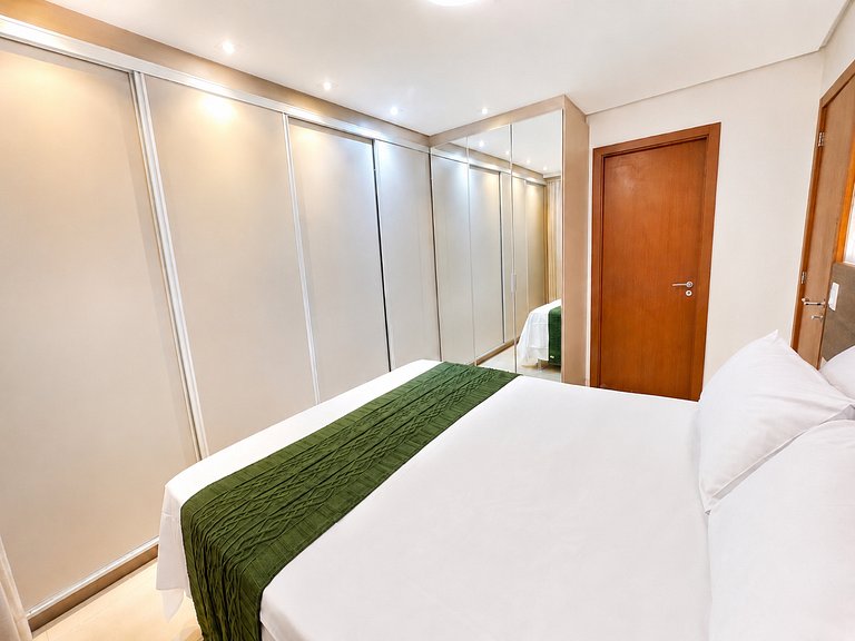 Apartamento 2Q premium c/ Wi-Fi e garagem | Setor Bueno