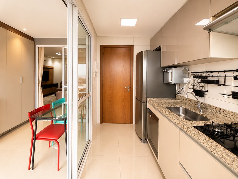 Apartamento 2Q premium c/ Wi-Fi e garagem | Setor Bueno