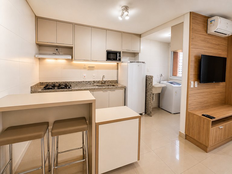 Flat amplo no Bueno | Cond. c/ Piscina| Prox. Orion|1007